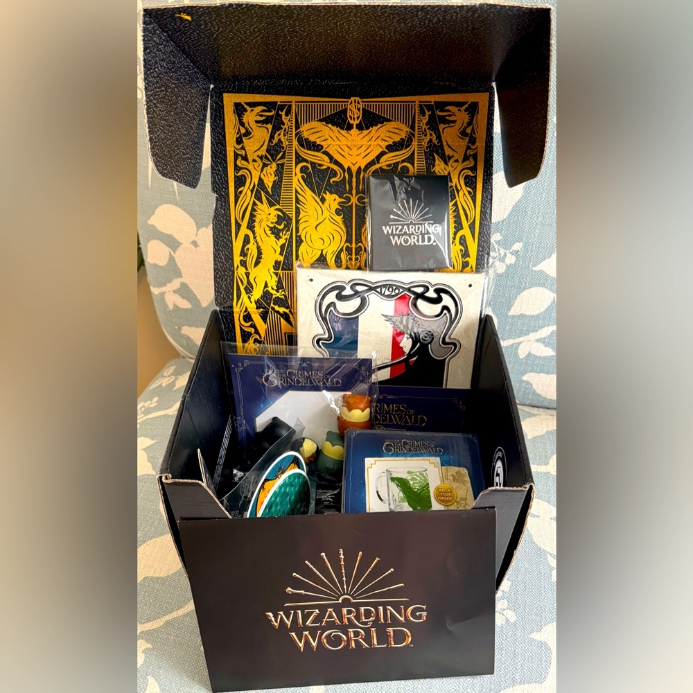 LOOTCRATE 2019 Harry Potter Fantastic Beasts Box collectible